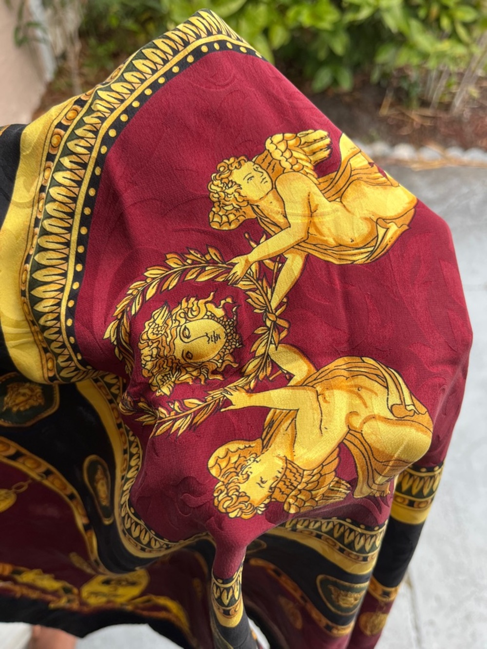 Giorgio Sermoneta 100% Italian silk scar Elegant Red and Gold Scarf 33” x 33” - Picture 10 of 12